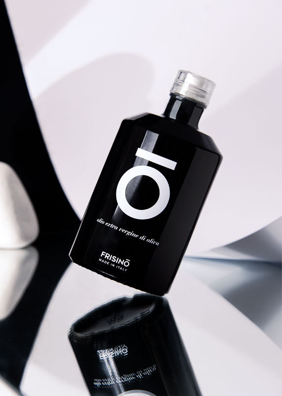 La Limited Edition Frisino è una collezione esclusiva caratterizzata da una elegante bottiglia in vetro laccato lucido. Un autentico oggetto di design.